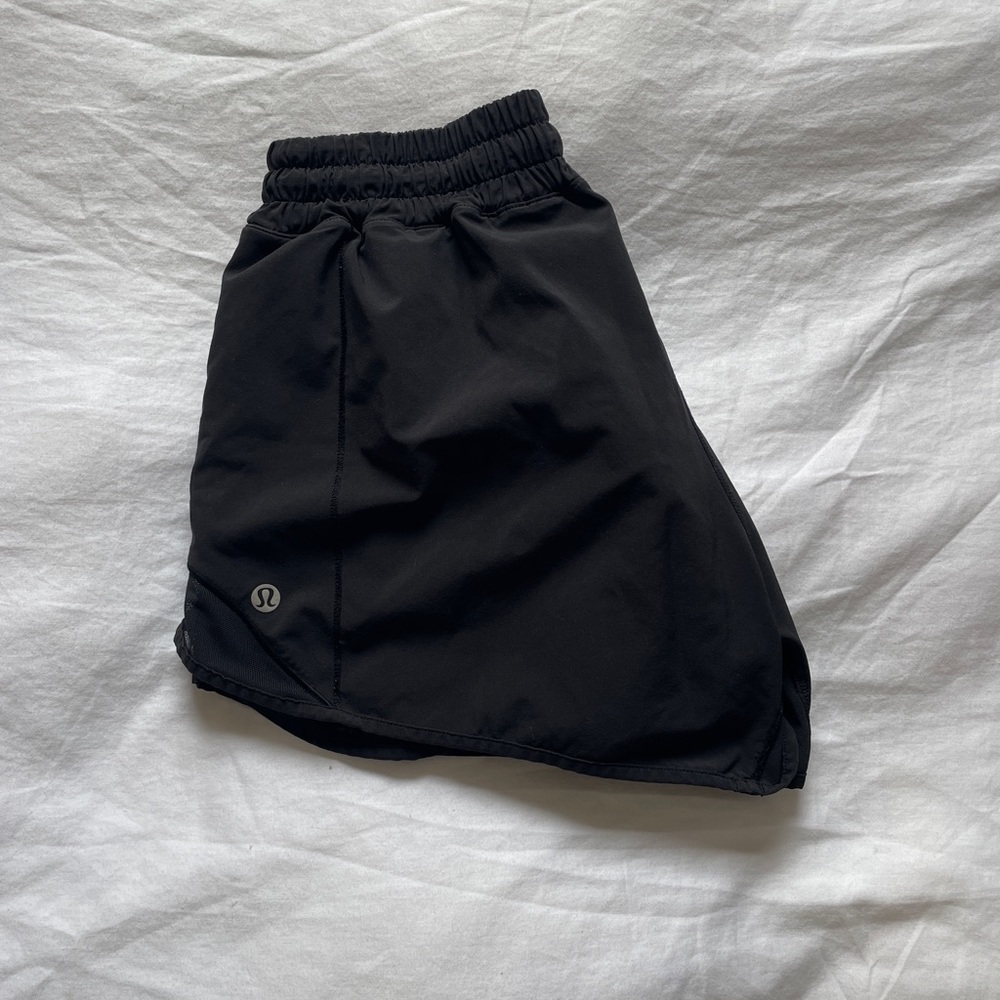 Lululemon Hotty Hot Low-rise short